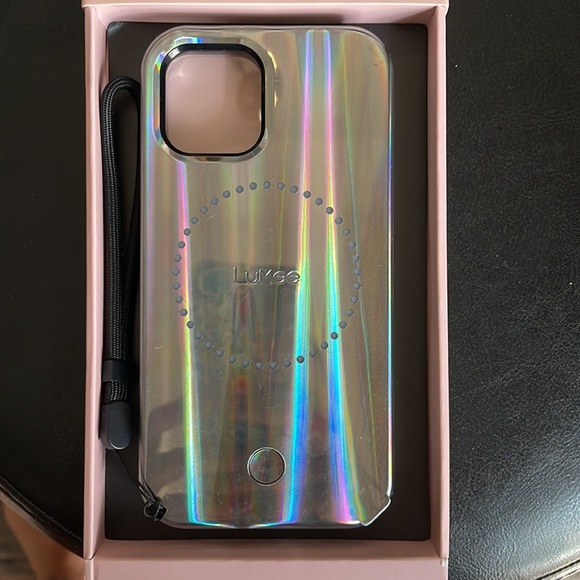 iPhone 12 Pro Max Lumee! - Picture 2 of 4